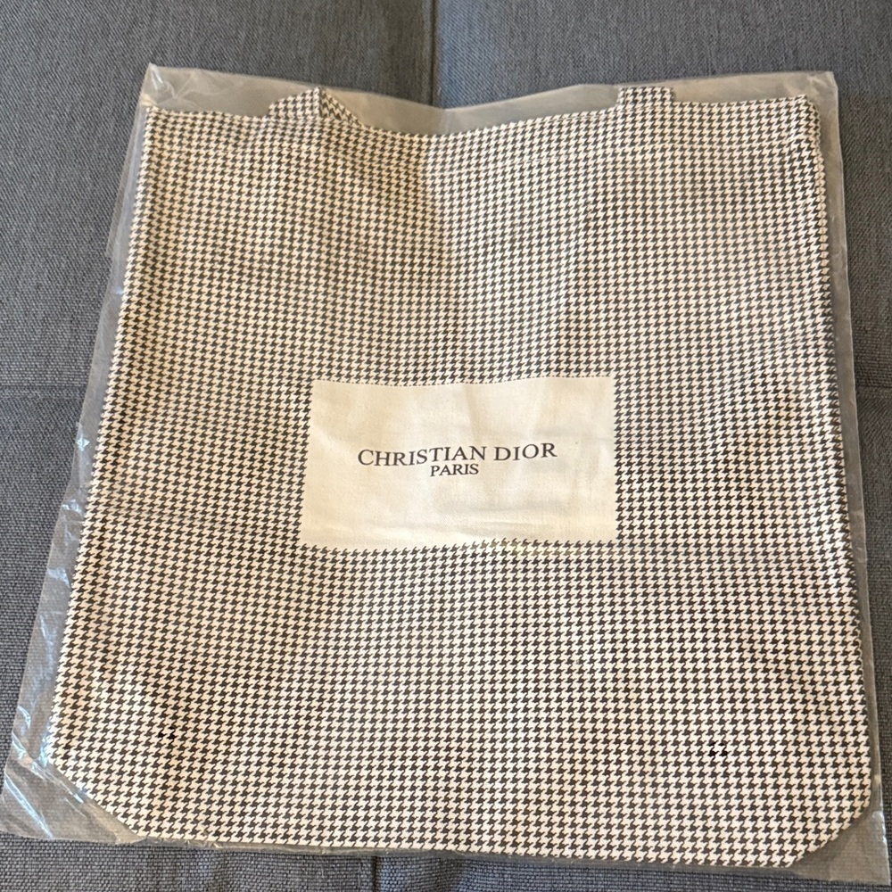 NWT Christian Dior Houndstooth 2023 Limited Edition Tote Bag. Japan Exclusive.